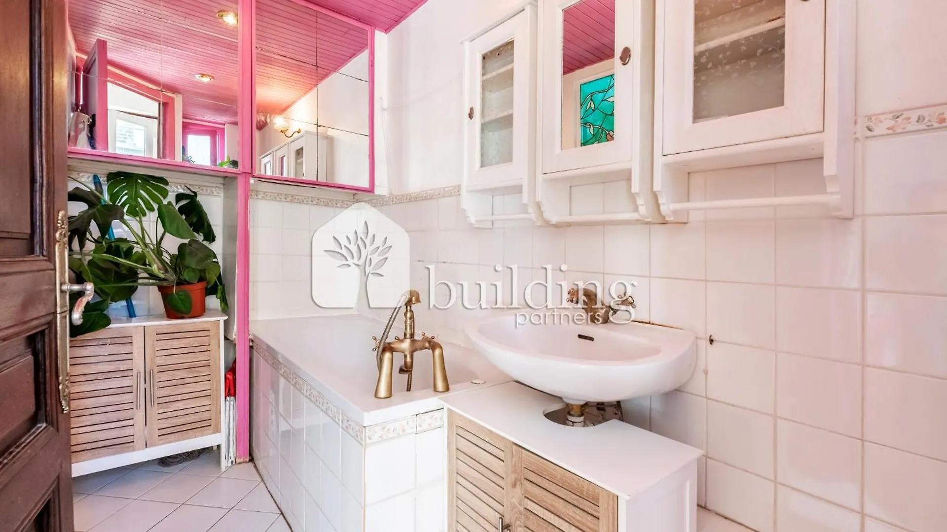 Master And Kids Bdrs Separated From Rest Of The House Paris Homestay
