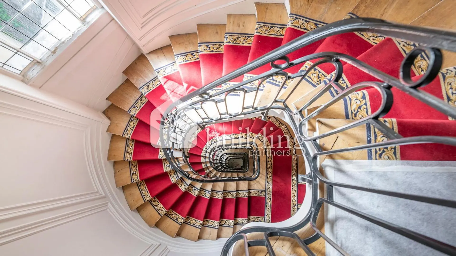 Master And Kids Bdrs Separated From Rest Of The House Paris France