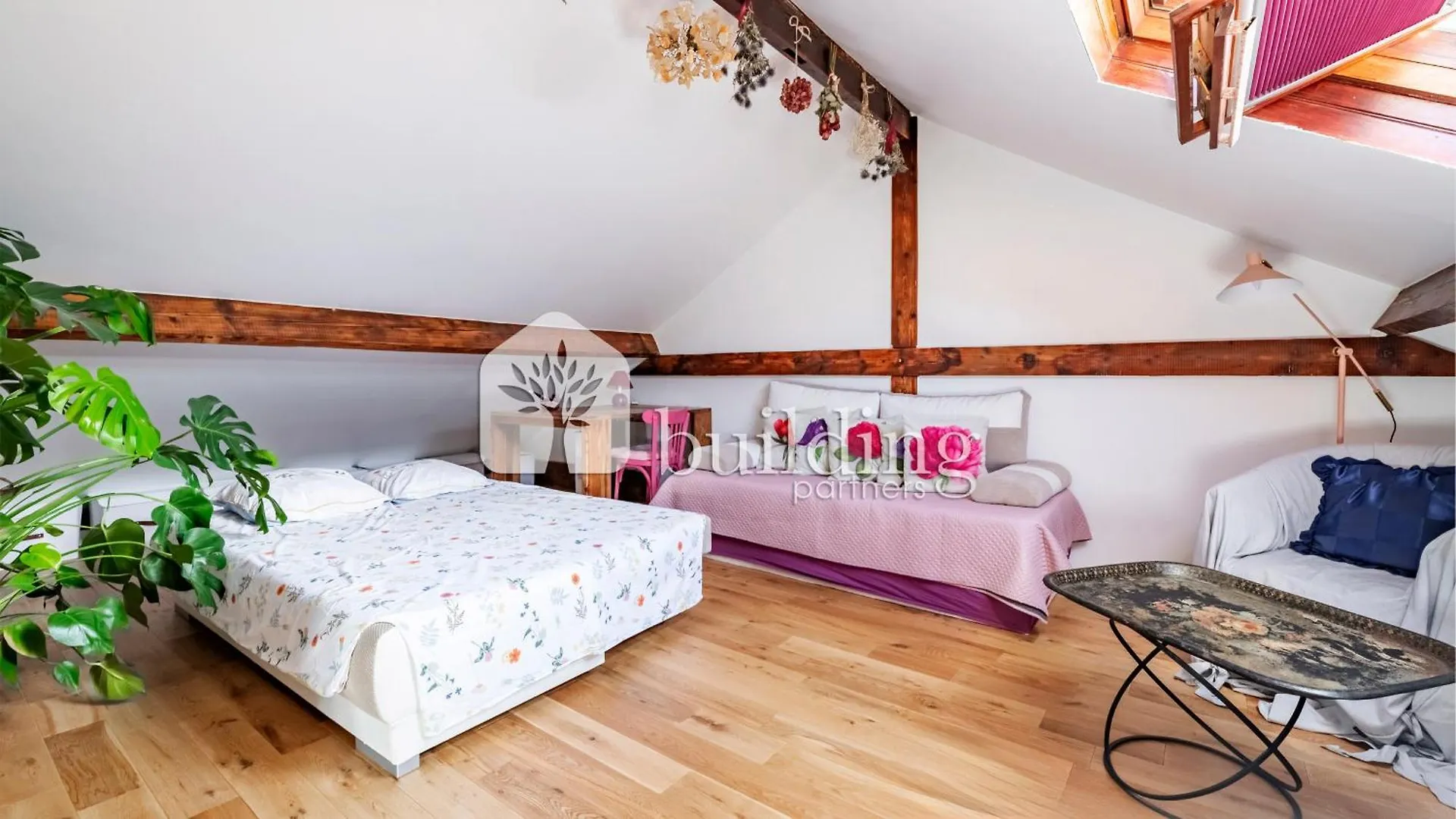 Homestay Master And Kids Bdrs Separated From Rest Of The House Paris